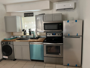 1554 NW 58th St in Miami, FL - Building Photo - Building Photo