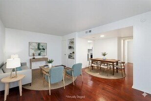 12810 Midway Rd in Dallas, TX - Building Photo