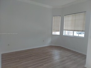 1870 NW 100th Way in Pembroke Pines, FL - Building Photo - Building Photo