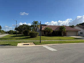10081 Canoe Brook Cir in Boca Raton, FL - Building Photo - Building Photo