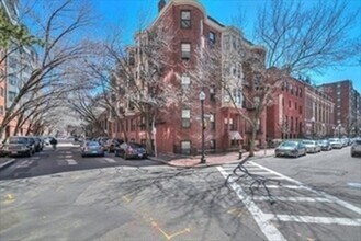 40 St Botolph St in Boston, MA - Building Photo - Building Photo