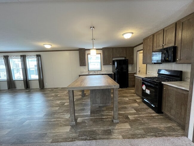 194 Apollo Ave in Flushing, MI - Building Photo - Building Photo