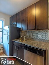 908 W George St, Unit DD3 in Chicago, IL - Building Photo - Building Photo