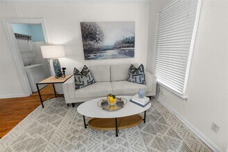 2108 Rountree Dr in Austin, TX - Building Photo - Building Photo