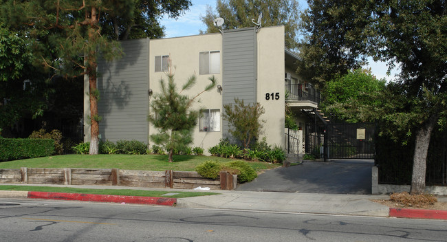 815 E Villa St in Pasadena, CA - Building Photo - Building Photo