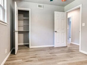 1207 Columbia Ct in Norman, OK - Foto de edificio - Building Photo