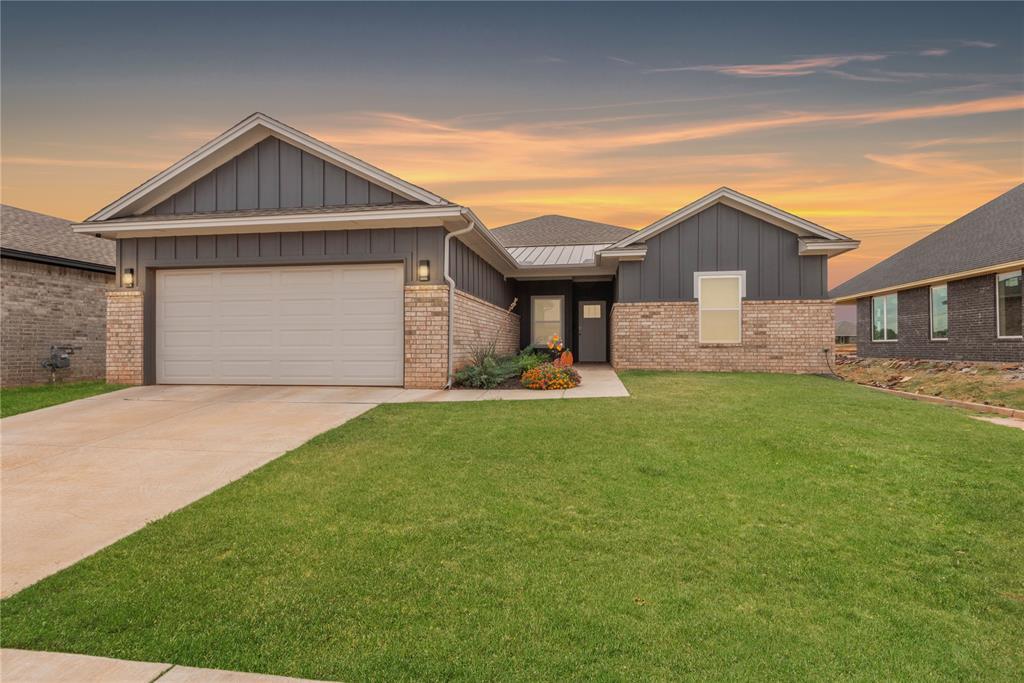 9236 NW 144th Pl in Yukon, OK - Building Photo
