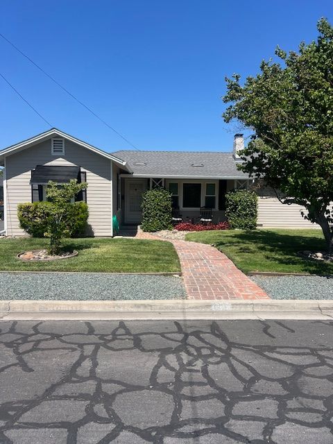 505 Laurel Ave in Oakdale, CA - Building Photo