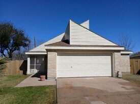 6103 Linnhaven Dr in Houston, TX - Building Photo