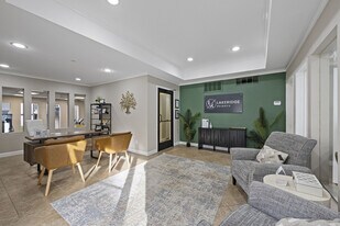 Lakeridge Heights in Dallas, TX - Building Photo