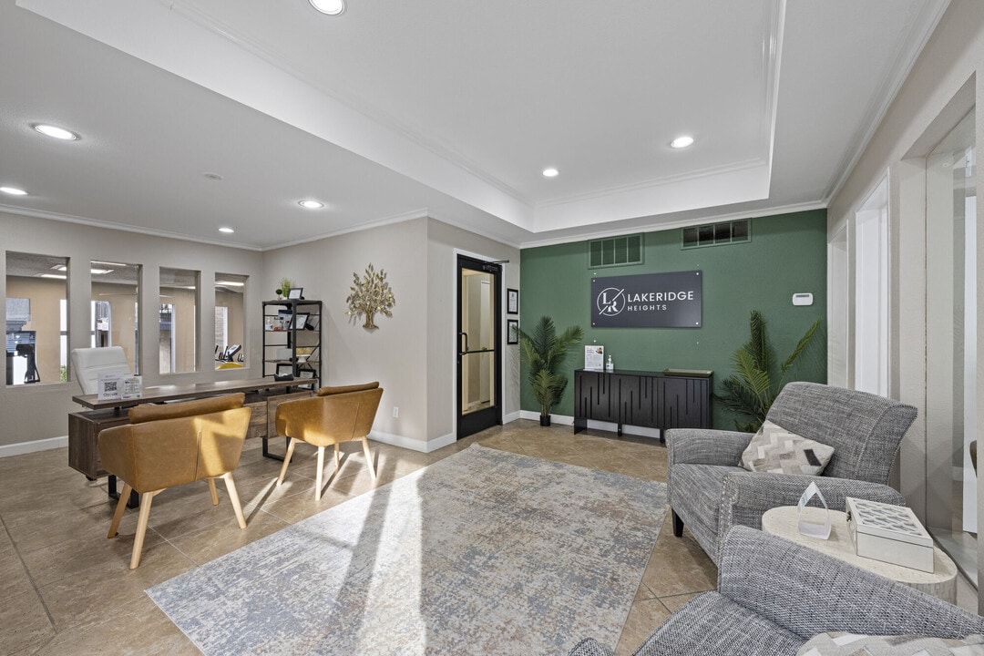 Lakeridge Heights in Dallas, TX - Foto de edificio