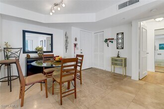 1180 Wildwood Lakes Blvd in Naples, FL - Building Photo - Building Photo