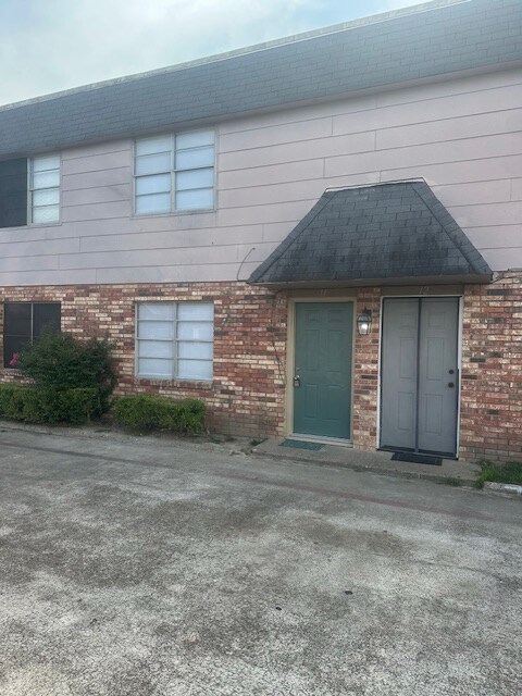 6760 Prutzman Rd in Beaumont, TX - Building Photo