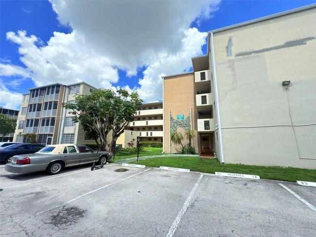 1710 NE 191st St in Miami, FL - Building Photo - Building Photo