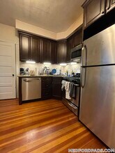 352 Main St, Unit 1 in Medford, MA - Foto de edificio - Building Photo