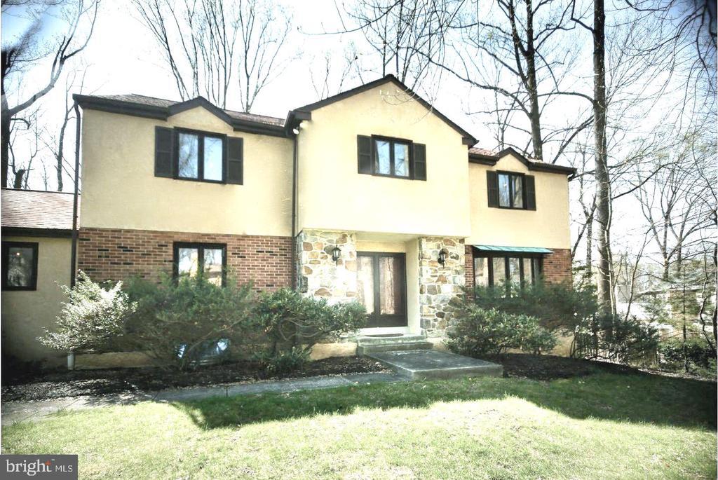 1120 Cymry Dr in Berwyn, PA - Building Photo