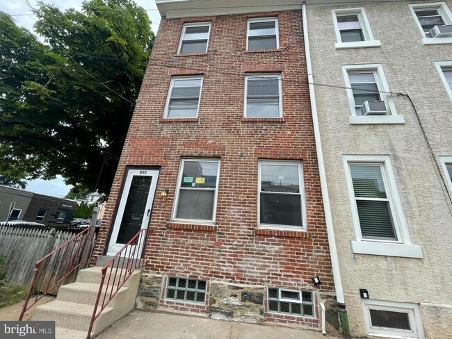 property at 802 E Elm St