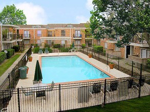 Serena Heights Apartments in Houston, TX - Building Photo - Building Photo
