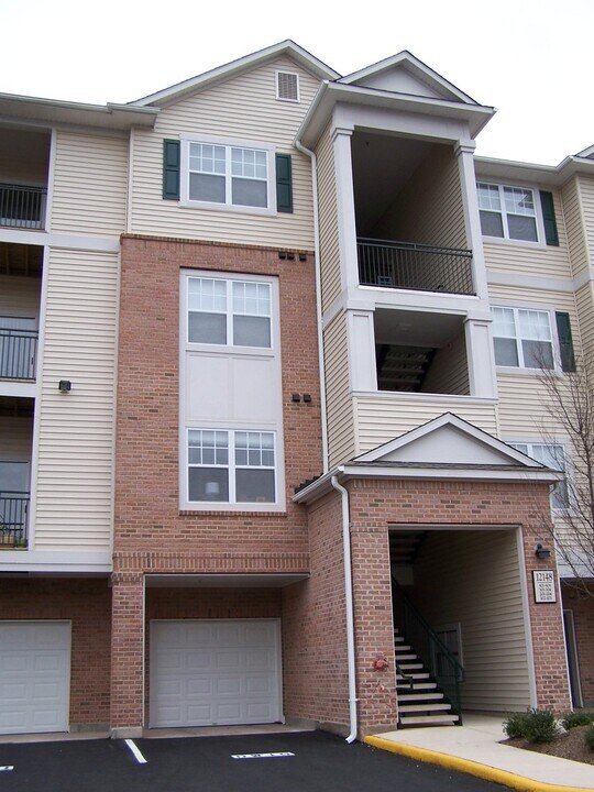 12148 Garden Grove Cir in Fairfax, VA - Building Photo