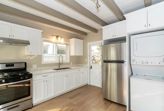 225 Marguerite Ave in Newport Beach, CA - Building Photo - Building Photo