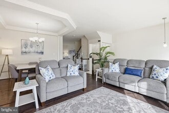 18525 Sierra Springs Square in Leesburg, VA - Building Photo - Building Photo