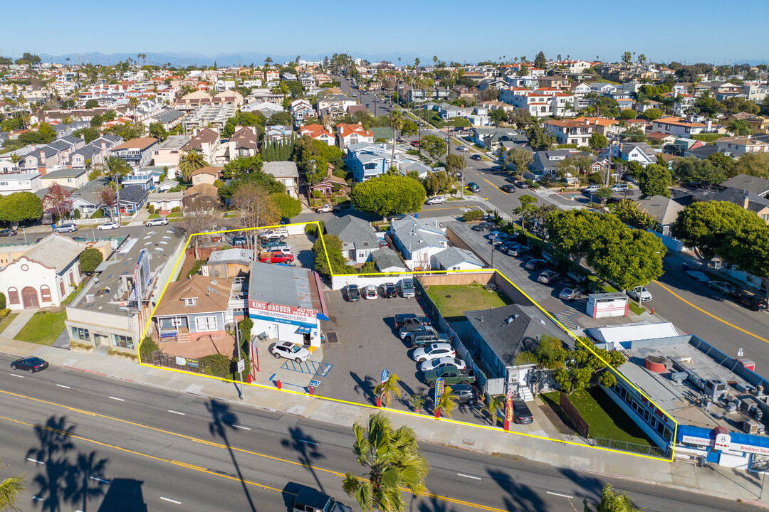 402-408 N Pacific Coast Hwy in Redondo Beach, CA - Building Photo