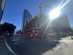 Pinnacle Columbia & A Tower in San Diego, CA - Foto de edificio - Building Photo