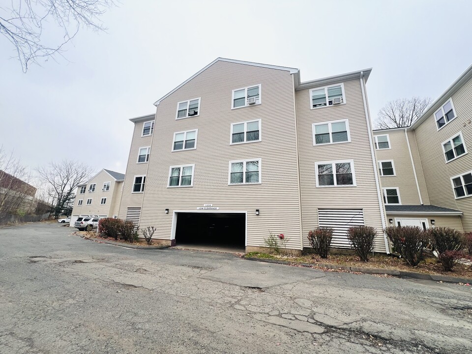 1239 East St in New Britain, CT - Building Photo