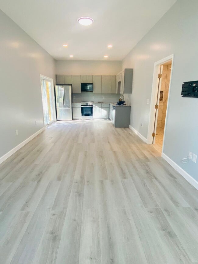 628 Hills Blvd in Port Orange, FL - Foto de edificio - Building Photo