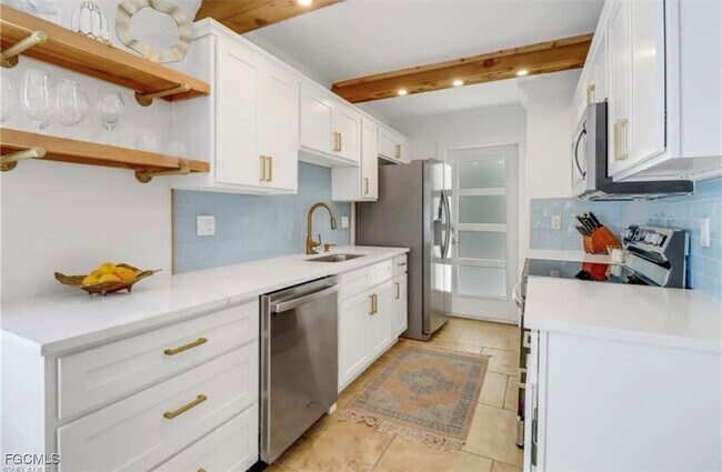 property at 1300 Gulf Shore Blvd N