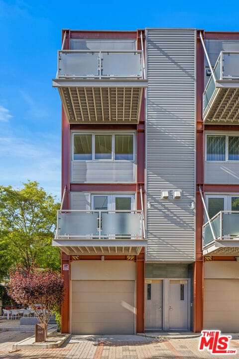 property at 3450 Cahuenga Blvd