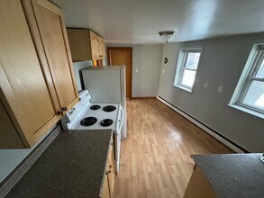 10 Portland St in South Berwick, ME - Building Photo - Building Photo