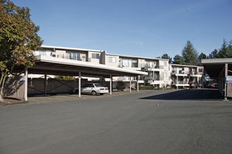 French Chateau Apartments in Beaverton, OR - Foto de edificio - Building Photo