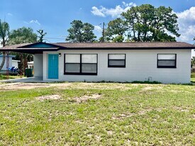 395 Schoolhouse Ln in Merritt Island, FL - Building Photo