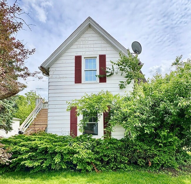property at 215 E Seventh St