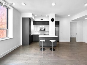 416 W 52nd St, Unit 506 in New York, NY - Building Photo - Building Photo