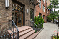 221 W 21st St in New York, NY - Building Photo - Building Photo