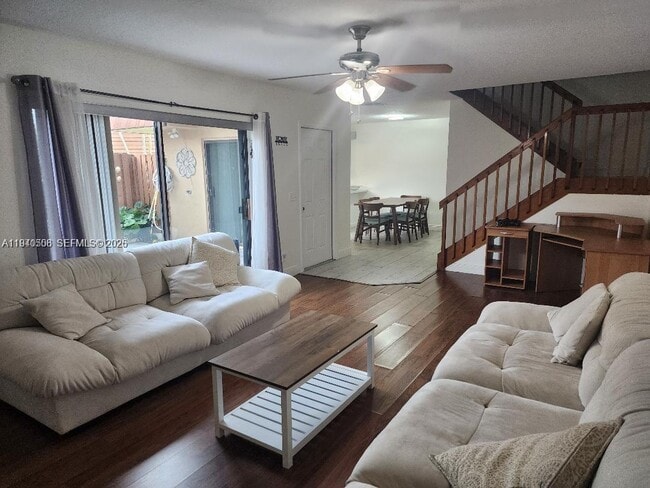 2556 Lakeview Ct in Hollywood, FL - Building Photo - Building Photo