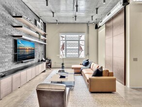 250 NW 23rd St, Unit 410 in Miami, FL - Building Photo - Building Photo