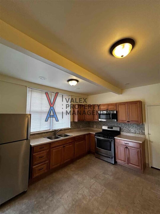 361 Warren Ave in Kingston, PA - Building Photo