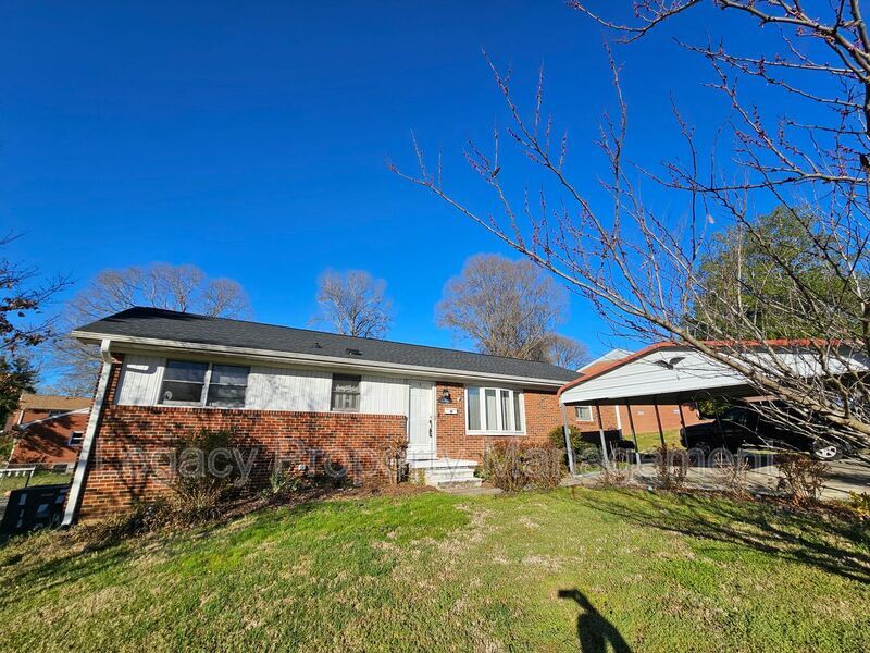 2561 McKinney St in Burlington, NC - Building Photo