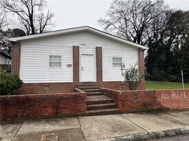 888 T P Burruss Senior Dr SW in Atlanta, GA - Building Photo