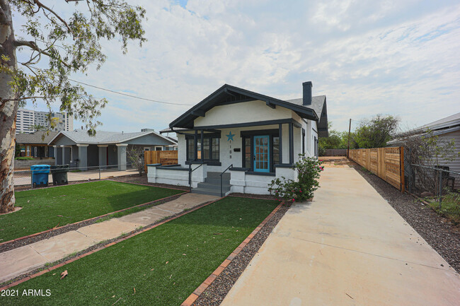 1109 N 10th St in Phoenix, AZ - Foto de edificio - Building Photo