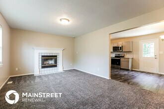 1104 NE Lindsay Ave in Lee's Summit, MO - Building Photo - Building Photo