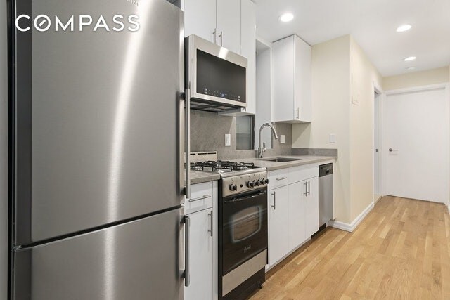 331 E 89th St in New York, NY - Building Photo