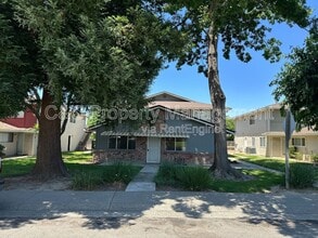 4513 Greenholme Dr in Sacramento, CA - Building Photo - Building Photo