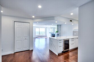 4700 Rue Sainte-Catherine O in Westmount, QC - Building Photo - Building Photo