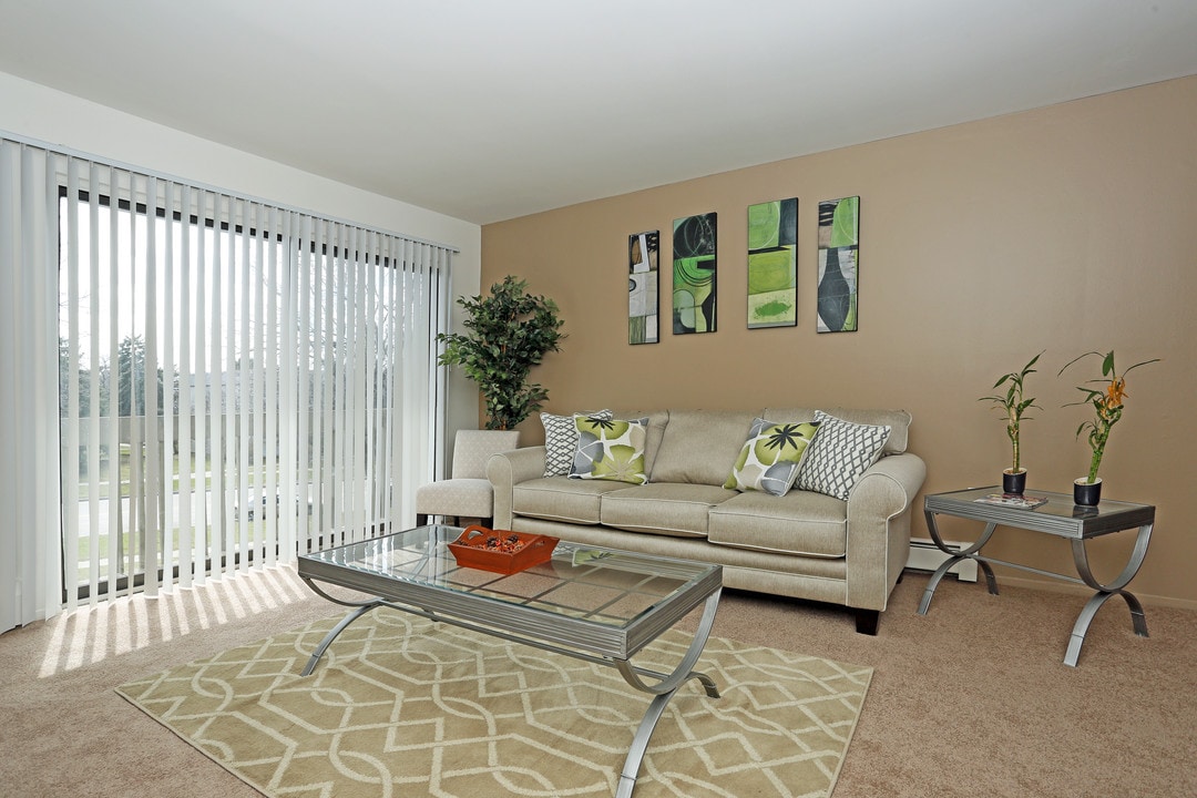 Peachtree Apartments in Clinton Township, MI - Foto de edificio