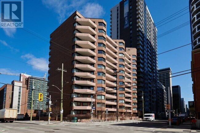 151-151 Bay St in Ottawa, ON - Building Photo - Building Photo