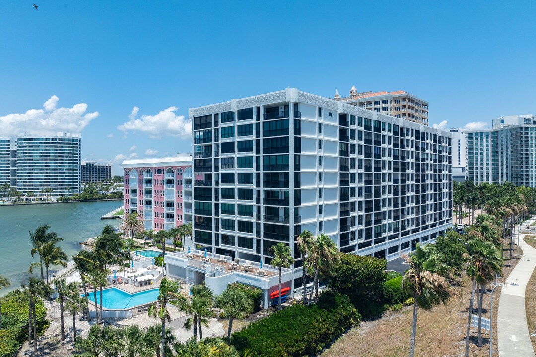 Sunset Towers in Sarasota, FL - Building Photo